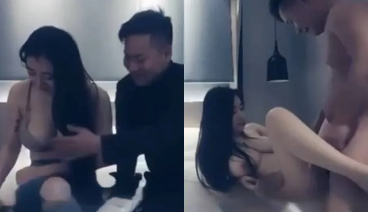 I can't grasp it with one hand, is it a girl with big breasts, there's a lot of water?