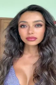 Do you like girls with big waves?