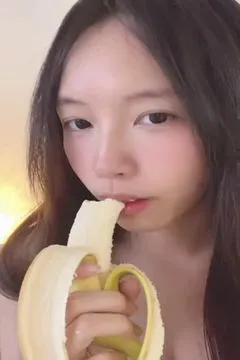 Sroissad - Eating a banana naked