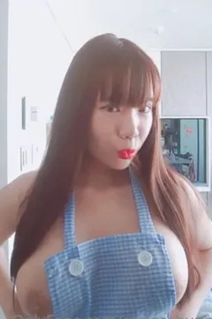 realassbunny loves to wear revealing tank tops
