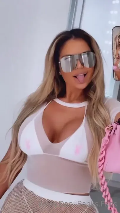 Danii Banks - Highly Praised Hot Girl Fashion Outfit Showcase