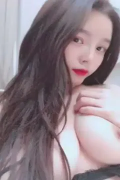 Do you want to knead the big buns on my chest?