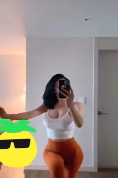 Top-notch Twitter wife ChenYY ~ Tight pants sexy body is so tempting