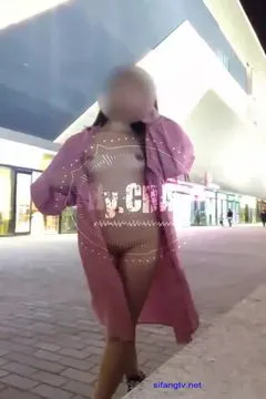 Looking for a female dog in the small Li group ~ It's lustful to not wear clothes on the main road ~