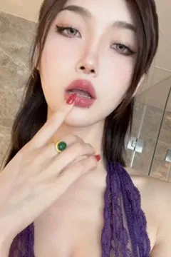 Dearie has top-notch huge breasts