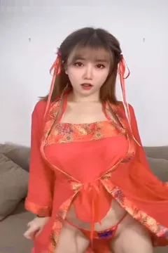 Internet celebrity Zhou Dameng, a busty and lascivious girl, masturbates on TikTok