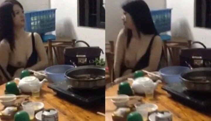 The punk girl was robbed of her money by a gang wearing masks.