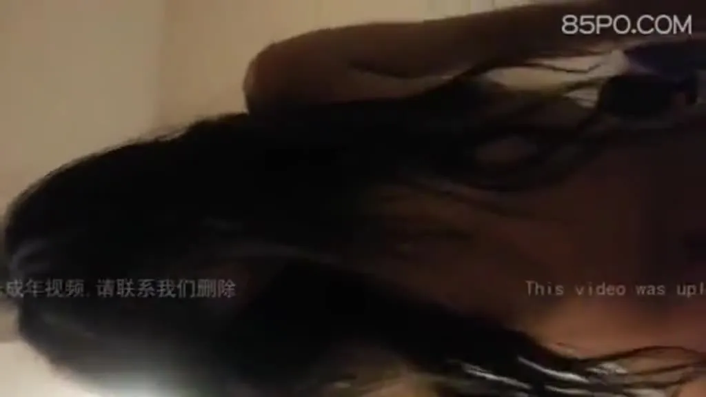 Having fun with a sexy long-haired model in a hotel, you're really lucky.