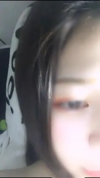 How to take a close-up selfie in the dormitory wle the roommate is not there?