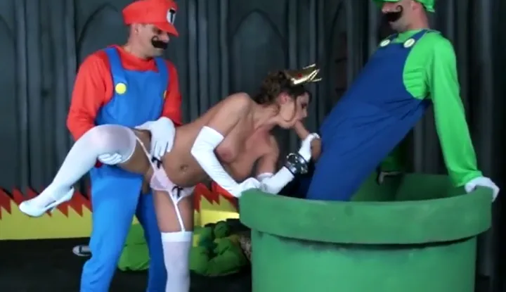 [EU and US] Princess Peach vs. Mario Brothers!!