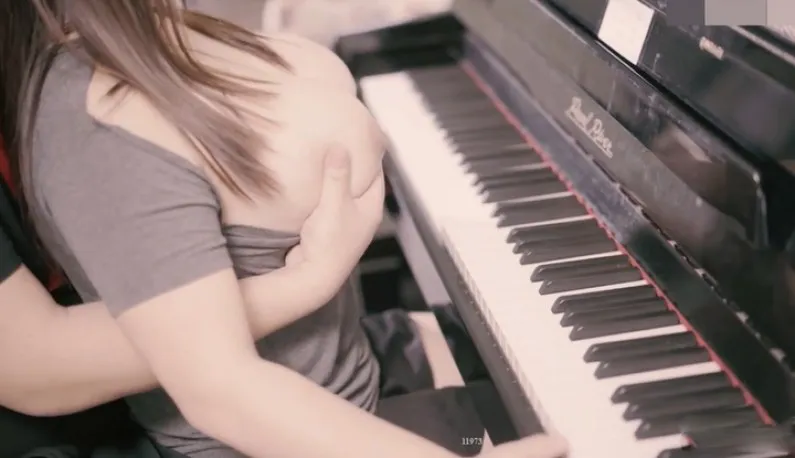 mr. tsang ~ piano goddess' moanings ~ bursting right in front of the piano that you love the most!!