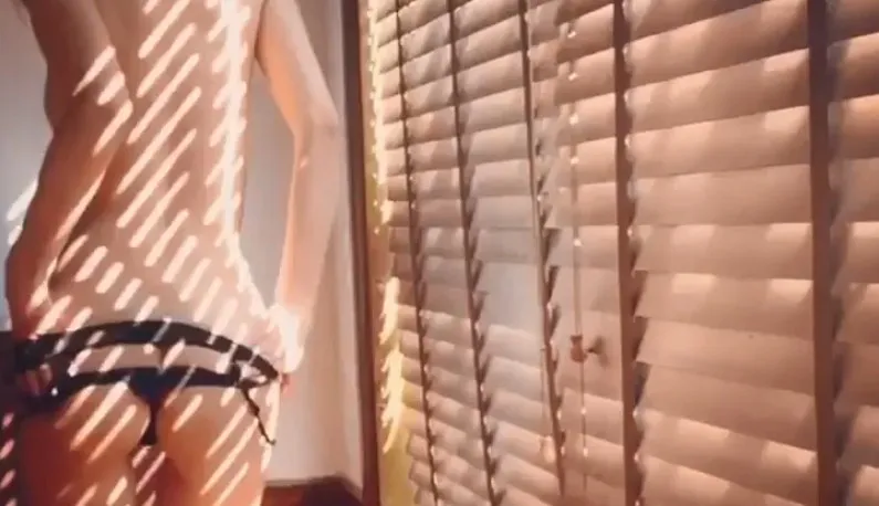 hot bod slight reveal ~ the sun shines through the blinds splashing on my hot body