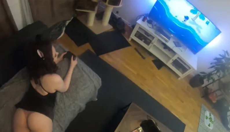 [Western] Girlfriend obsessed with Animal Crossing's deserted island, boyfriend resorts to using s big penis to lure her like a fish!