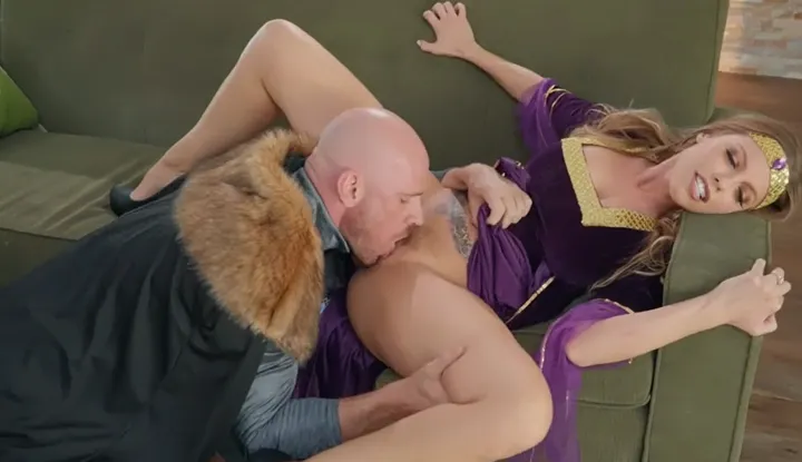 [X-Rated Express] The First Thing Prince Charming Does After Returning From War is To Shove His Massive Cock into the Princess' Vage