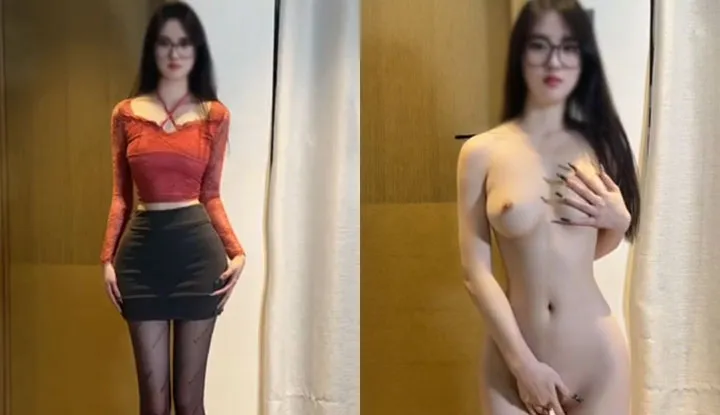The big-breasted little sister is obedient, and under her master's training, she removes her clothes one piece at a time.